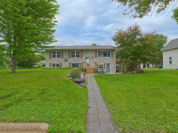 621 2nd St S, Winsted, MN 55395