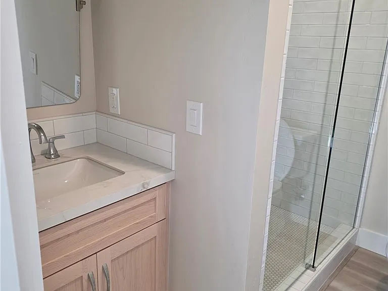 1108 A Front — Photo 37