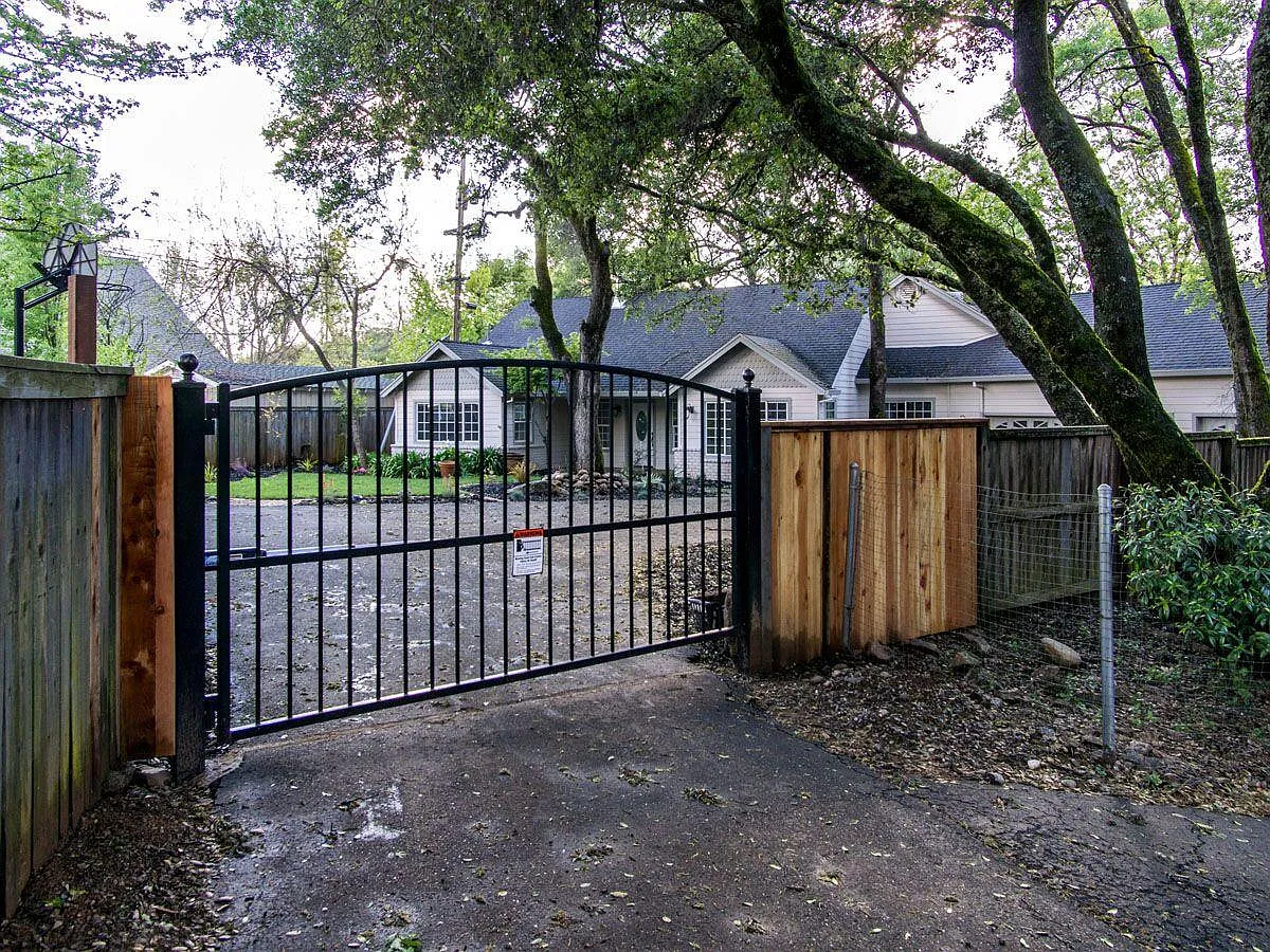 3816 Ponderosa Rd photo 1
