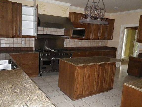 5th image of 14805 Lake Forest Dr