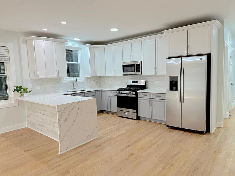 2150 W Potomac Ave #1 — Photo 1