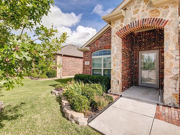 3rd image of 1428 Meadow Creek Dr