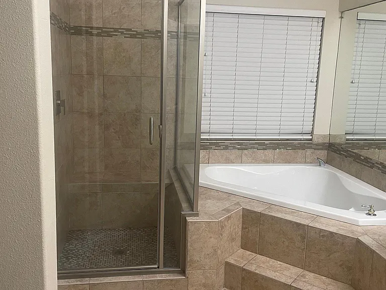 2182 Decatur Ave — Photo 33