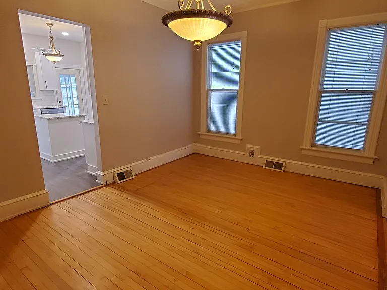 2054 N Cambridge Ave — Photo 10