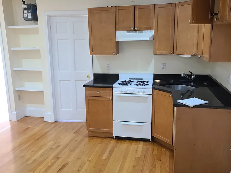 220 Hanover St #23 — Photo 16
