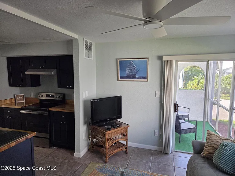 400 Beach Park Ln — Photo 9