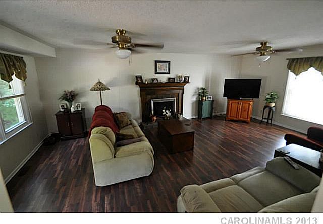 1st image of 2425 Amity Ave
