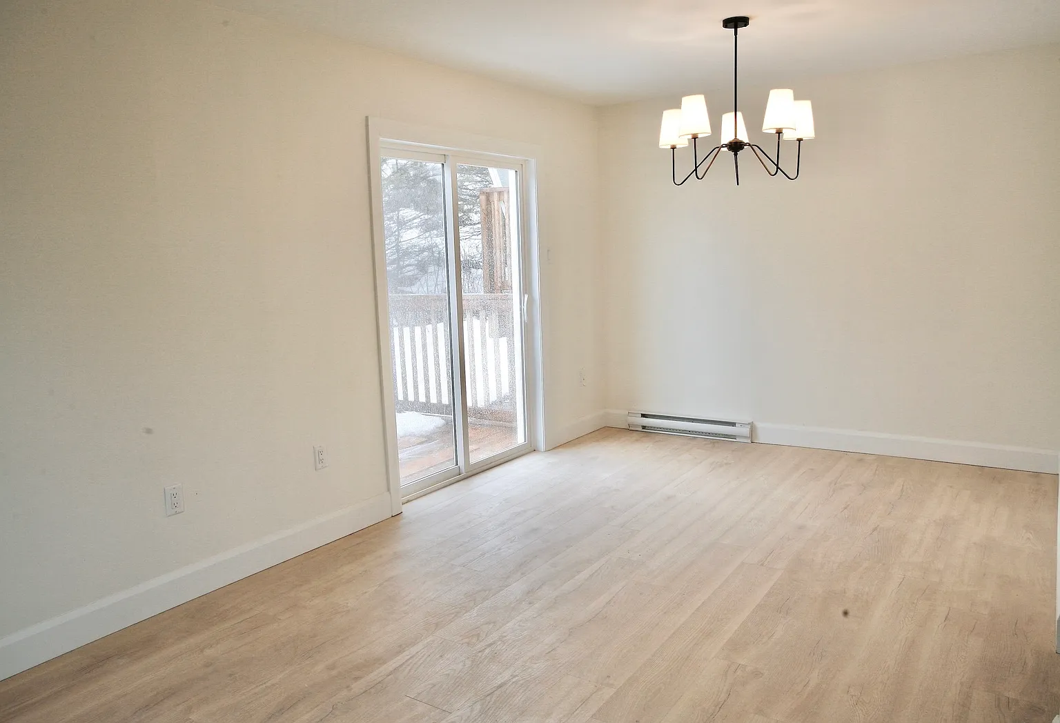 3 bed, 900 sqft, $2,195 — Photo 4