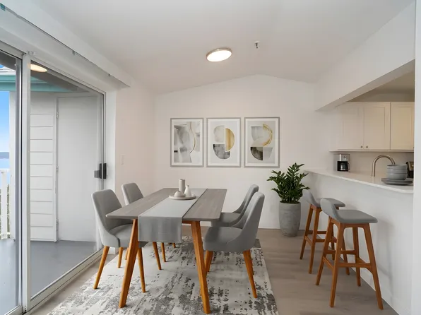 28602 16th Ave S APT 401, Federal Way, WA 98003