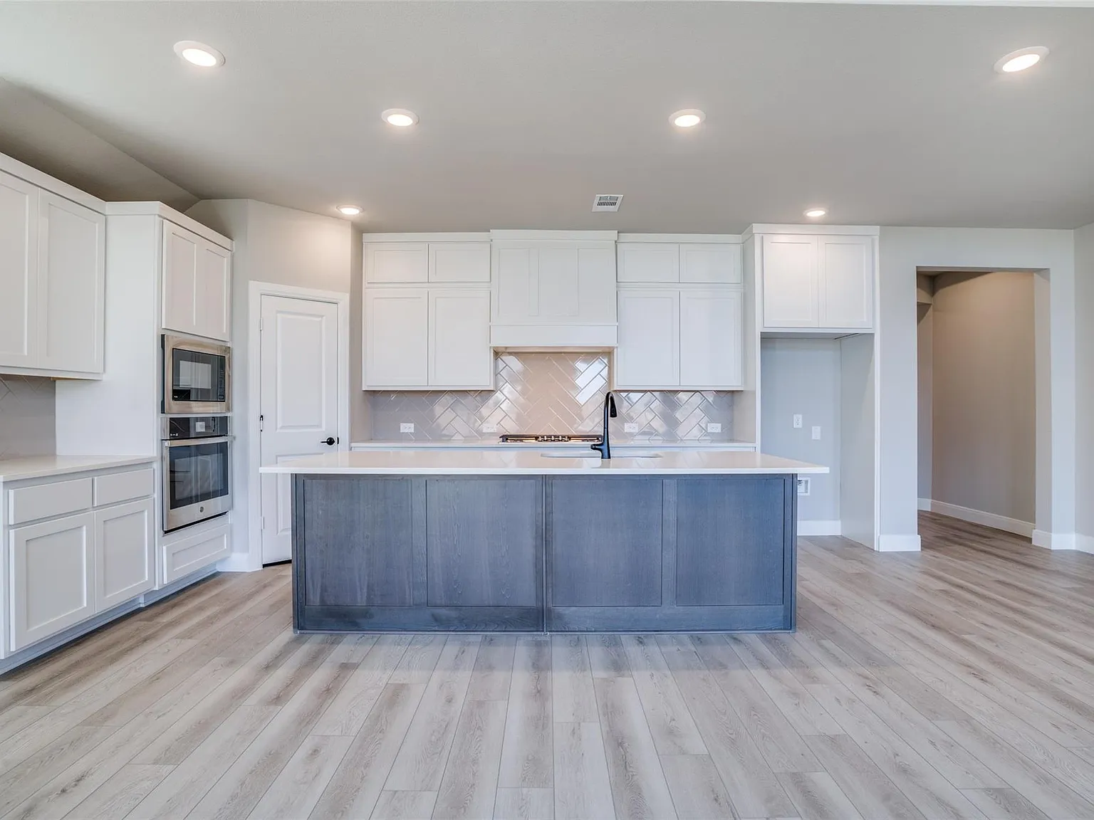 4 bed, 2196 sqft, $2,499 — Photo 4