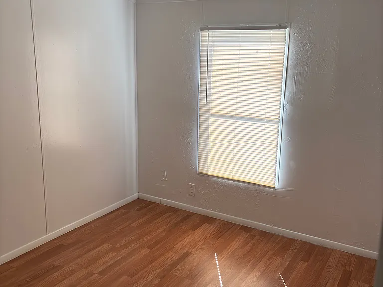 Middle bedroom