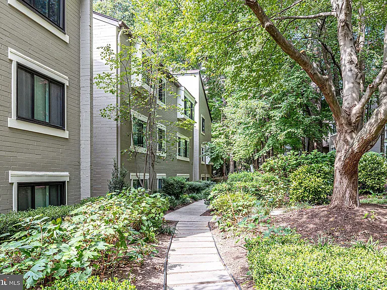 2210 Springwood Dr #207 — Photo 3