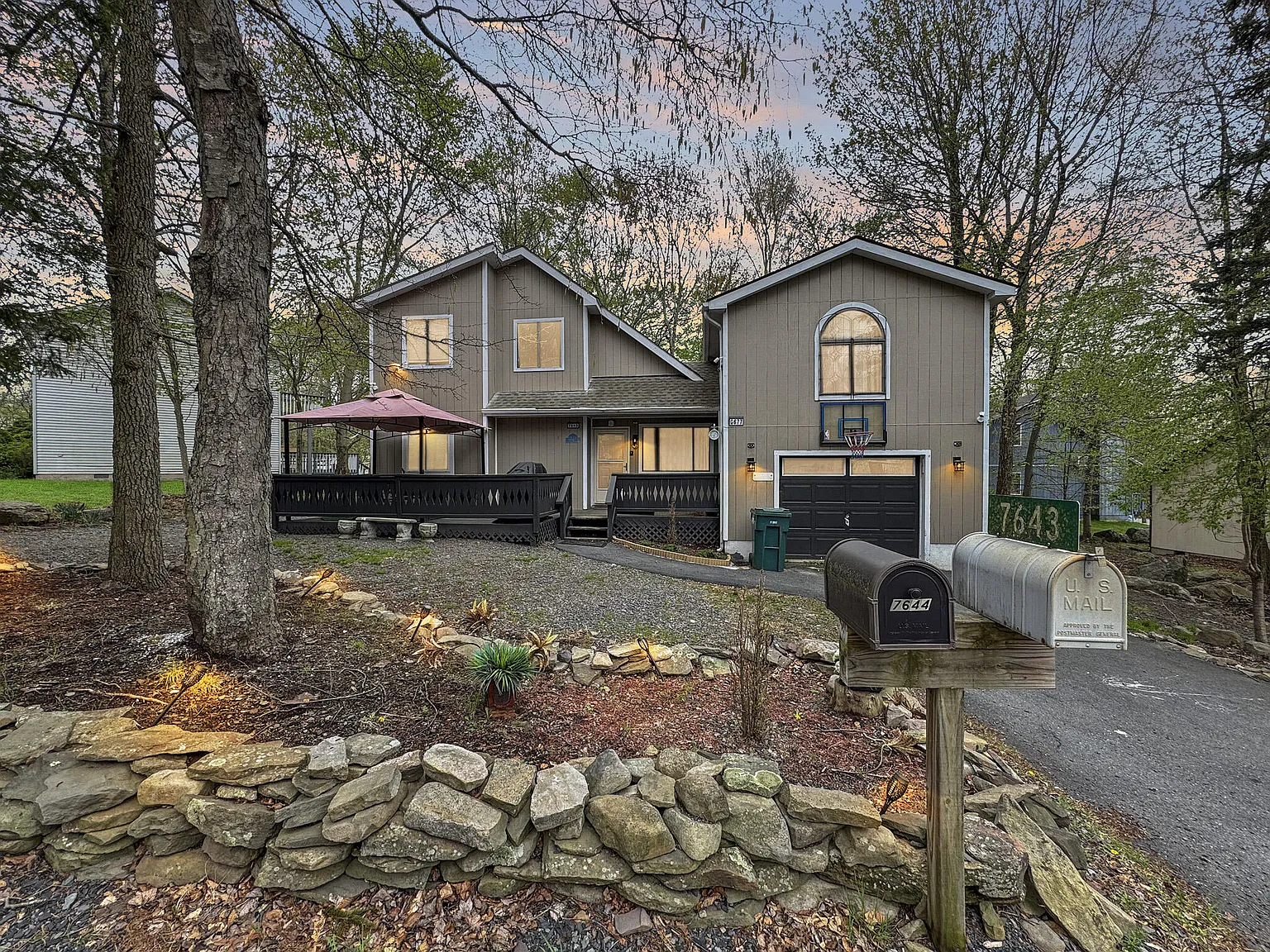 7643 Rainbow Dr photo 1