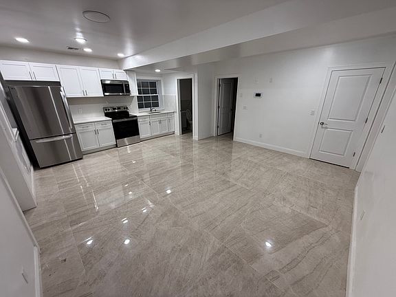 2nd image of 140-142 Marshall St #B
