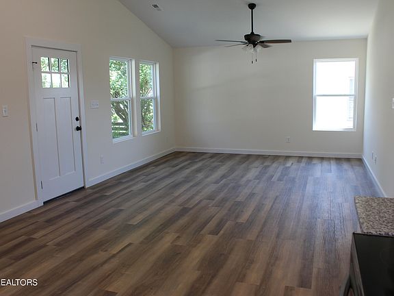 3rd image of 2418 Holbrook Dr