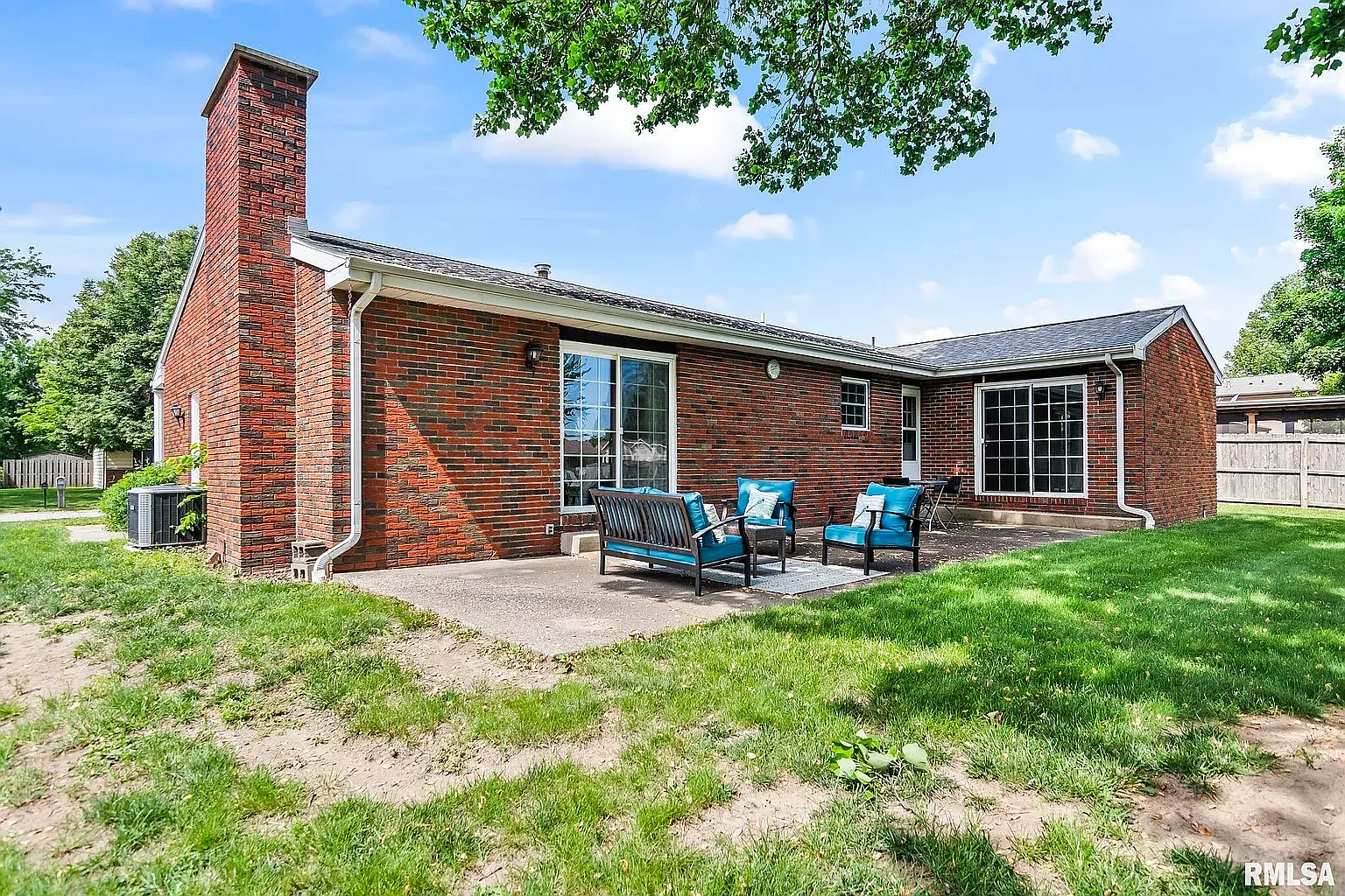 4 bed, 1562 sqft, $2,100 — Photo 3