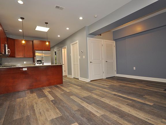4th image of 622 E Oakwood Blvd #1
