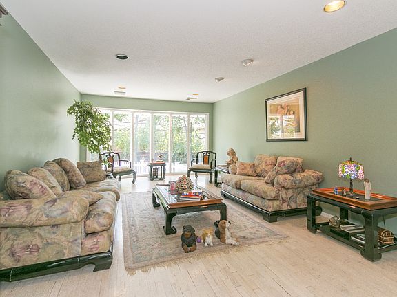 4th image of 878 Cranford Ave