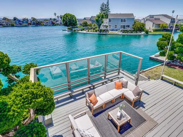 998 Flying Fish St, Foster City, CA 94404