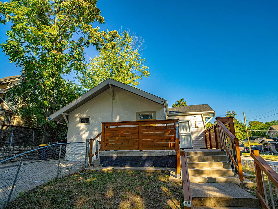 3549 Agnes Ave