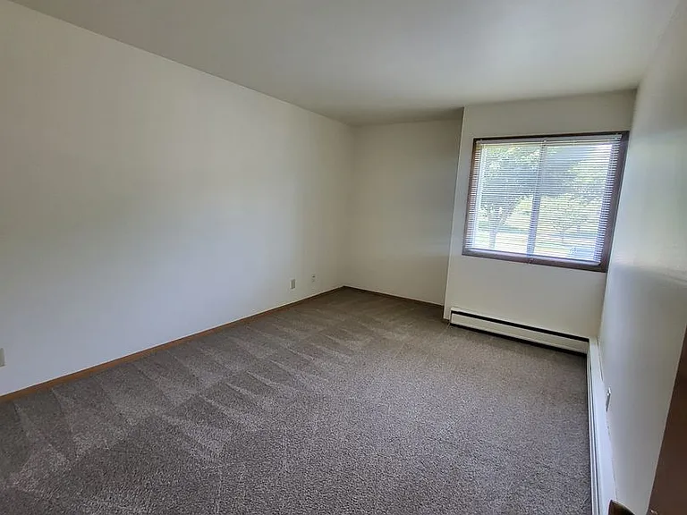 Midvale Heights Apartments — Photo 9