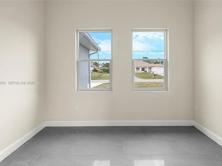 1043 Albert Ave — Photo 14