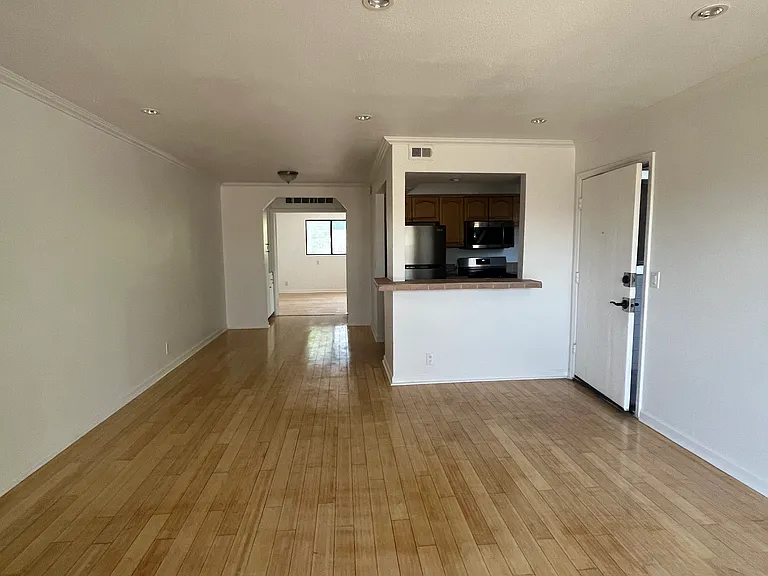 7307 Haskell Ave #4 — Photo 9