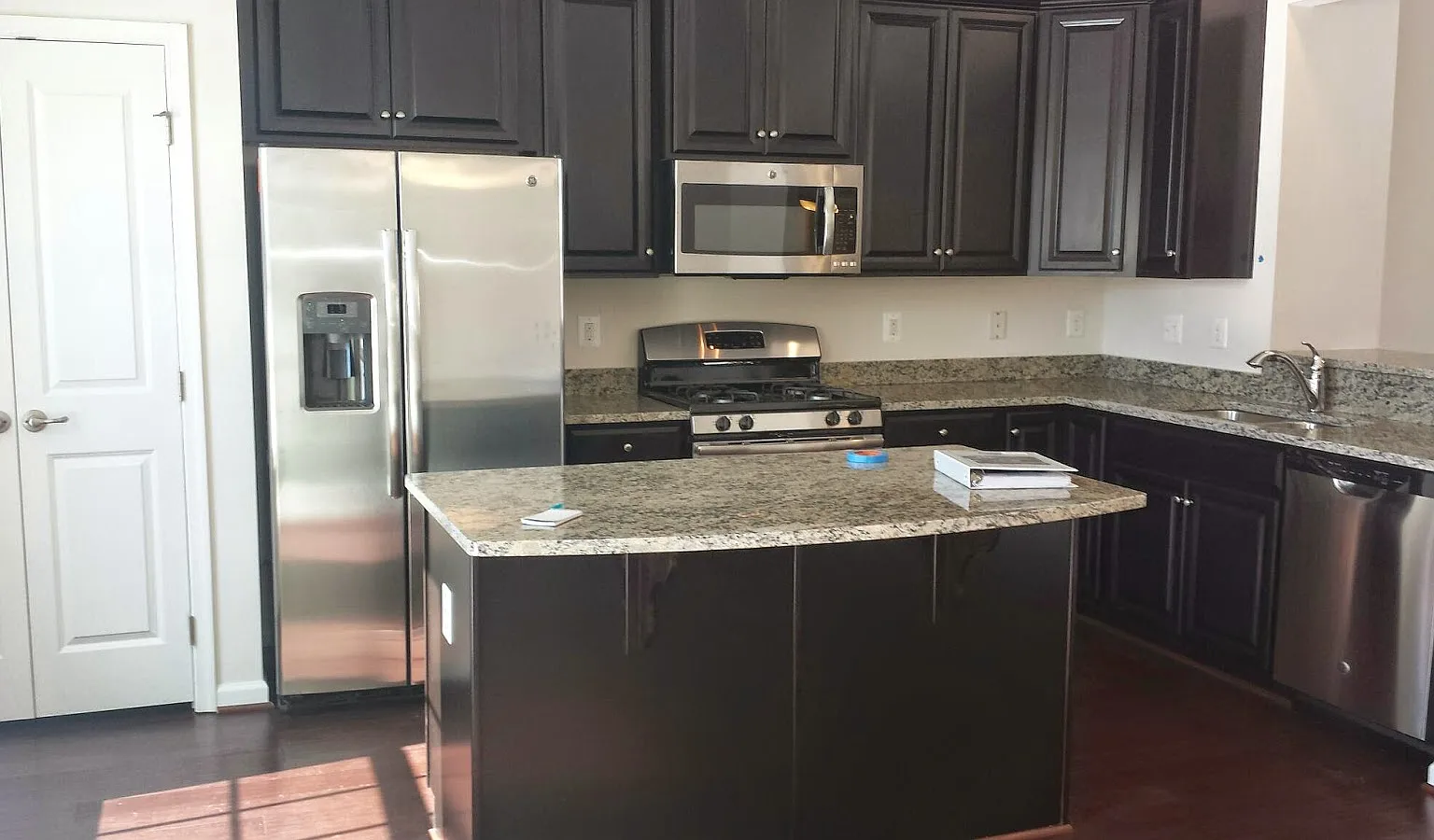3 bed, 2.5 bath, 1765 sqft, $3,595 — Photo 1