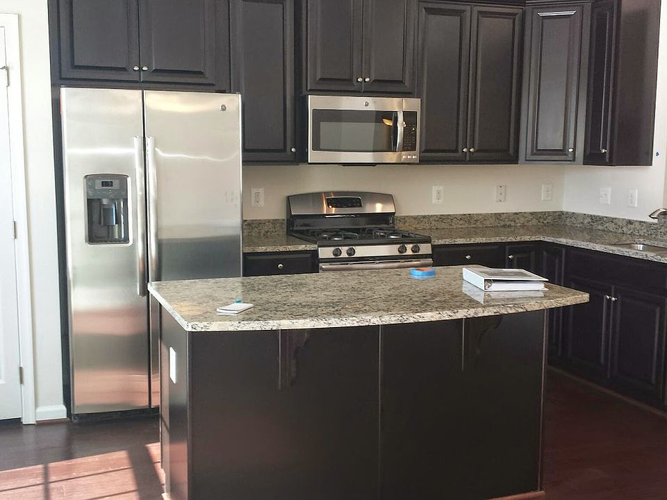 PRICE DROP _ $3,495
3BR + BONUS RM _ 2_CAR GARAGE _ PETS OK _ AVAIL OCT 26
