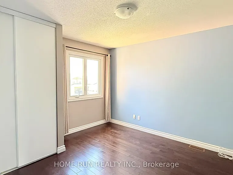 2067 Legrand Cres — Photo 21