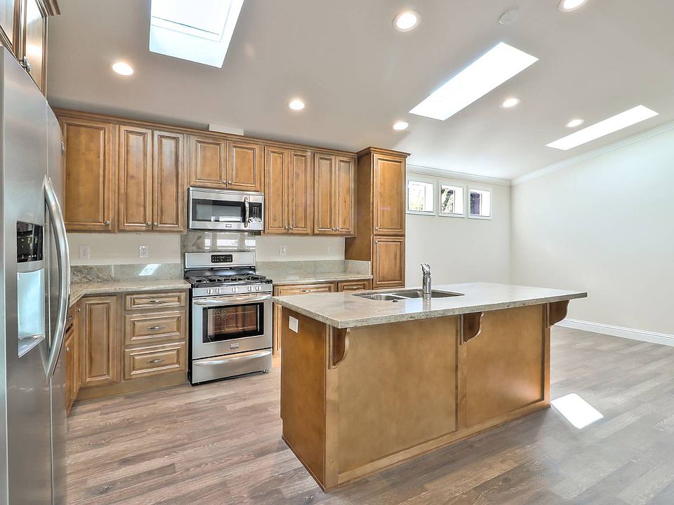 1st image of 471 Chateau La Salle Dr