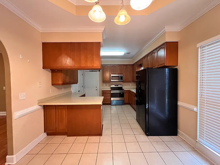 731 Berry Ln — Photo 7