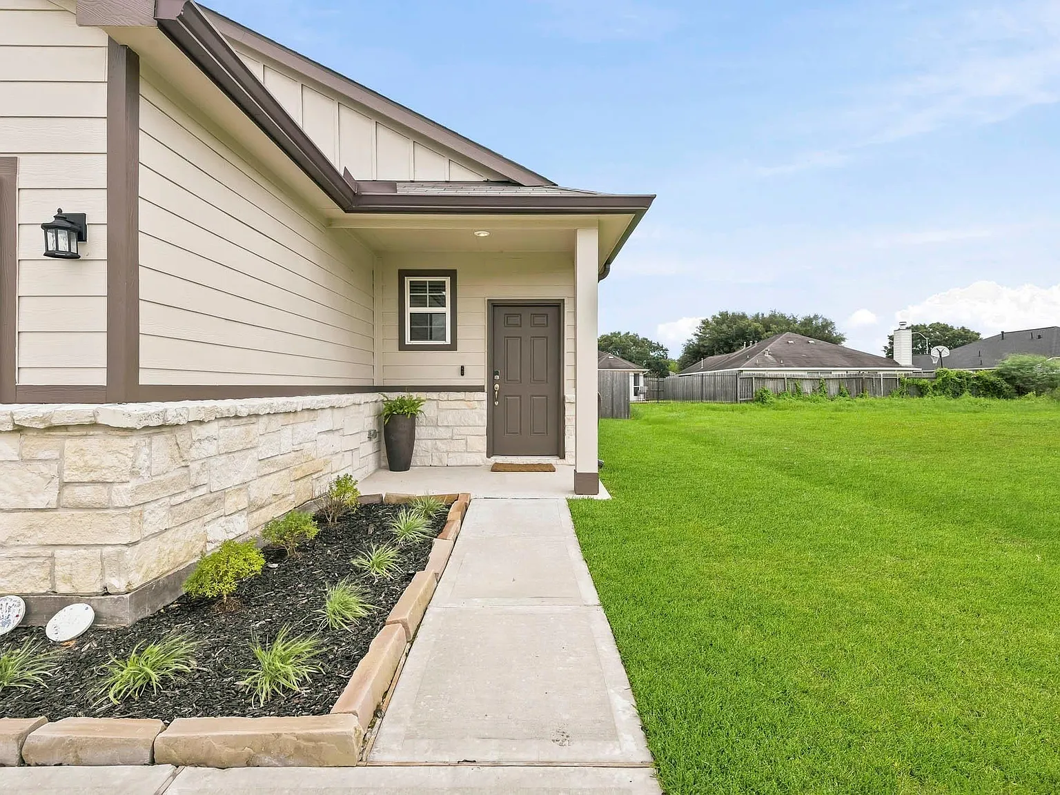 3 bed, 2.0 bath, 1397 sqft, $2,250 — Photo 4