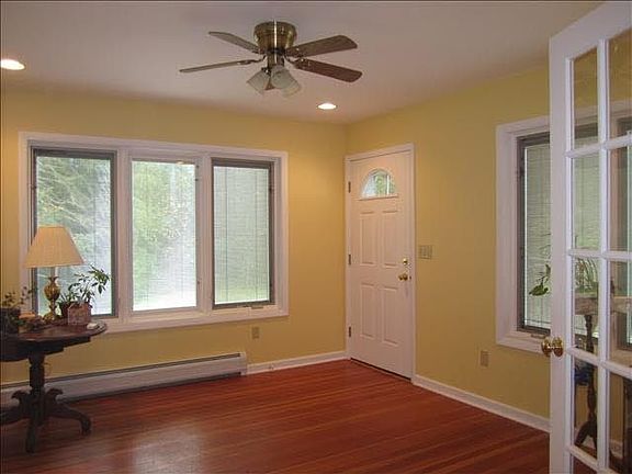 5th image of 10 Danvers Ln