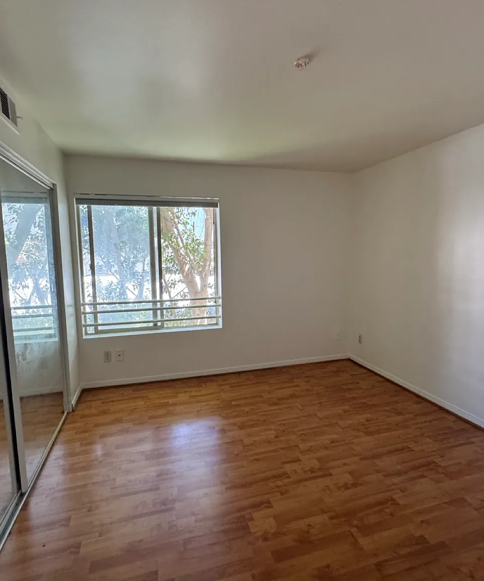2 bed, 1000 sqft, $3,250 — Photo 2
