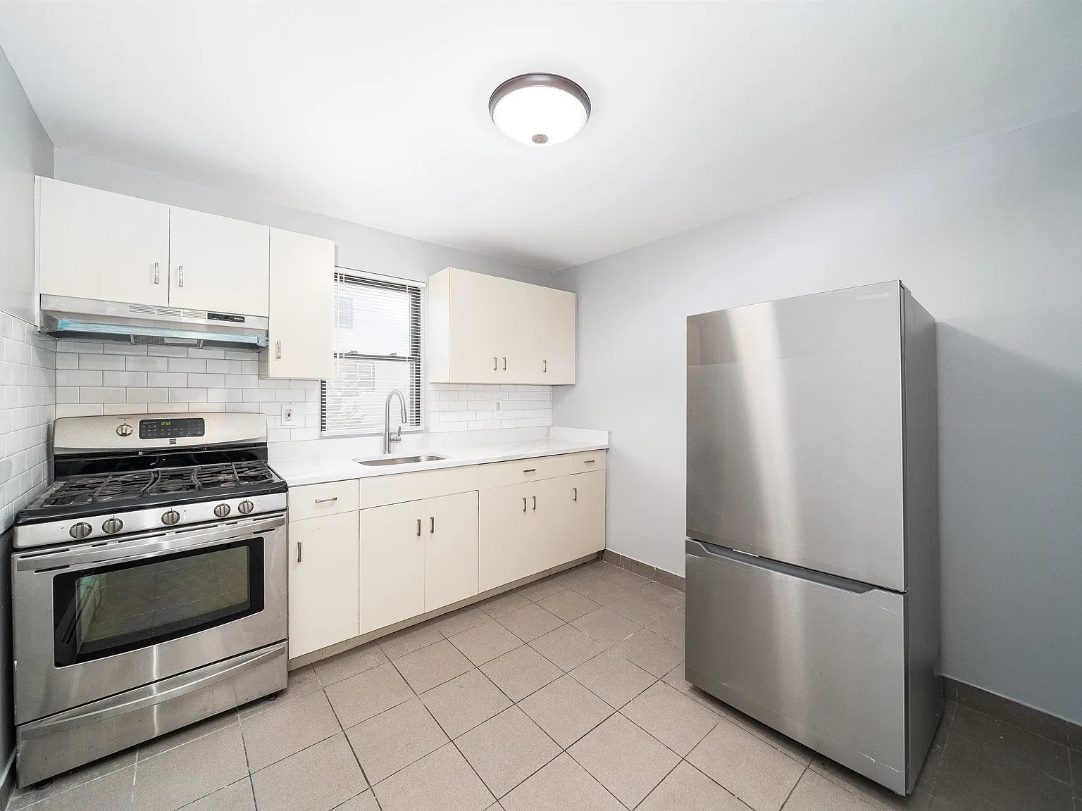 1 bed, 1.0 bath, $1,700 — Photo 1