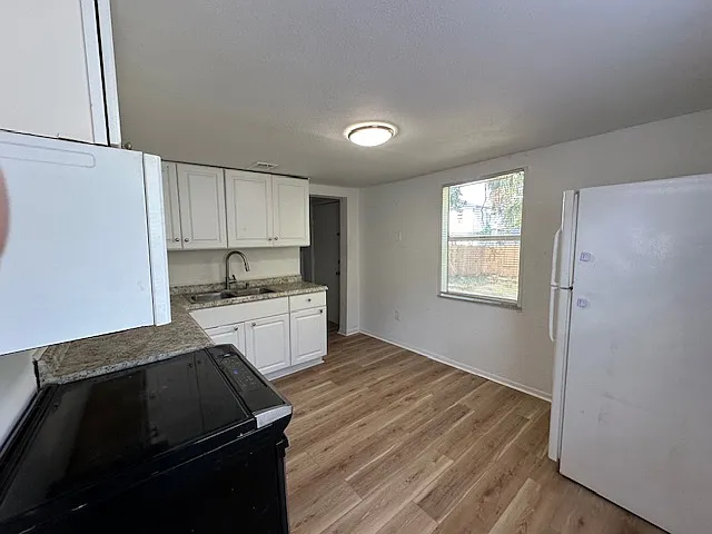 2339 W Beach St — Photo 18