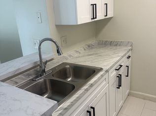 185 Santa Clara Dr APT 14, Naples, FL 34104