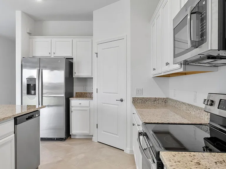 14882 Portico Blvd — Photo 6