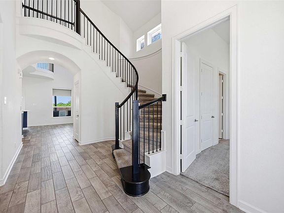 3rd image of 6822 Regal Lakes Dr