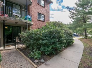 8 Longmeadow Dr APT 15, Rowley, MA 01969