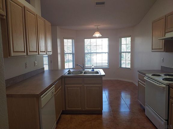 5th image of 26 Flint Hill Ln