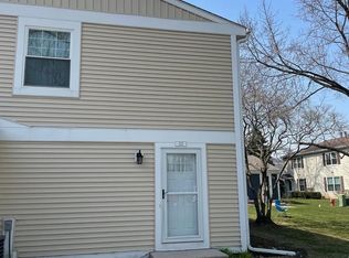 332 Meadow Ct, Vernon Hills, IL 60061