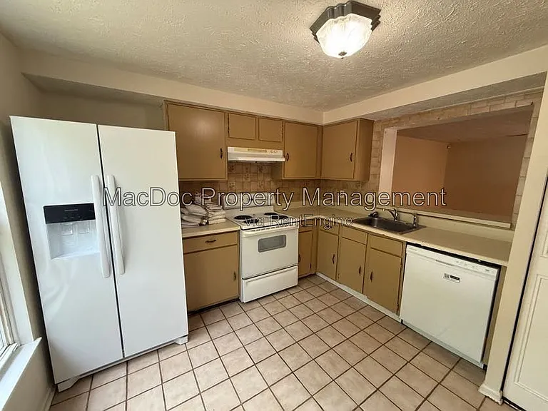 4749 Hedrick Ln — Photo 4