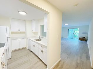 46 Greentree Ln APT 48, Weymouth, MA 02190