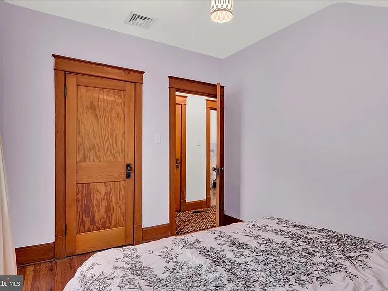 seocnd floor bedroom