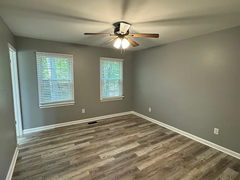 215 Lee Rd — Photo 9