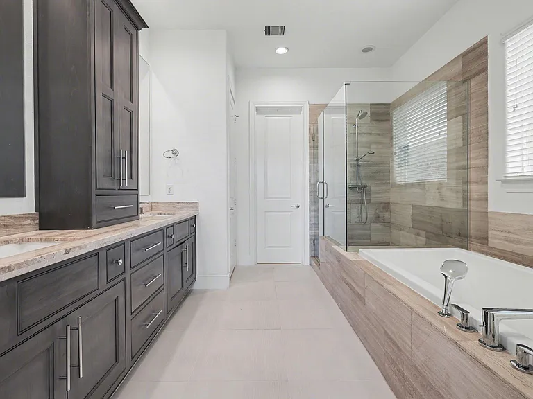 2713 Kinsley Oaks Dr — Photo 7
