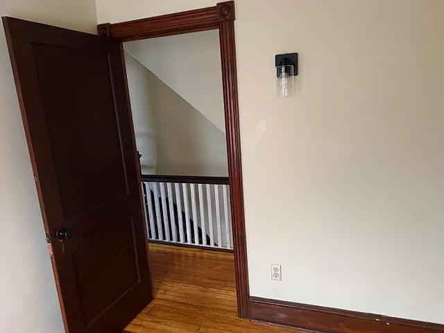 2nd Bedroom, hallway view