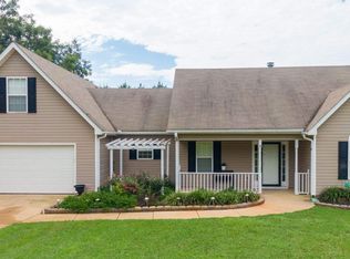 1005 Buttercup Ln, Locust Grove, GA 30248